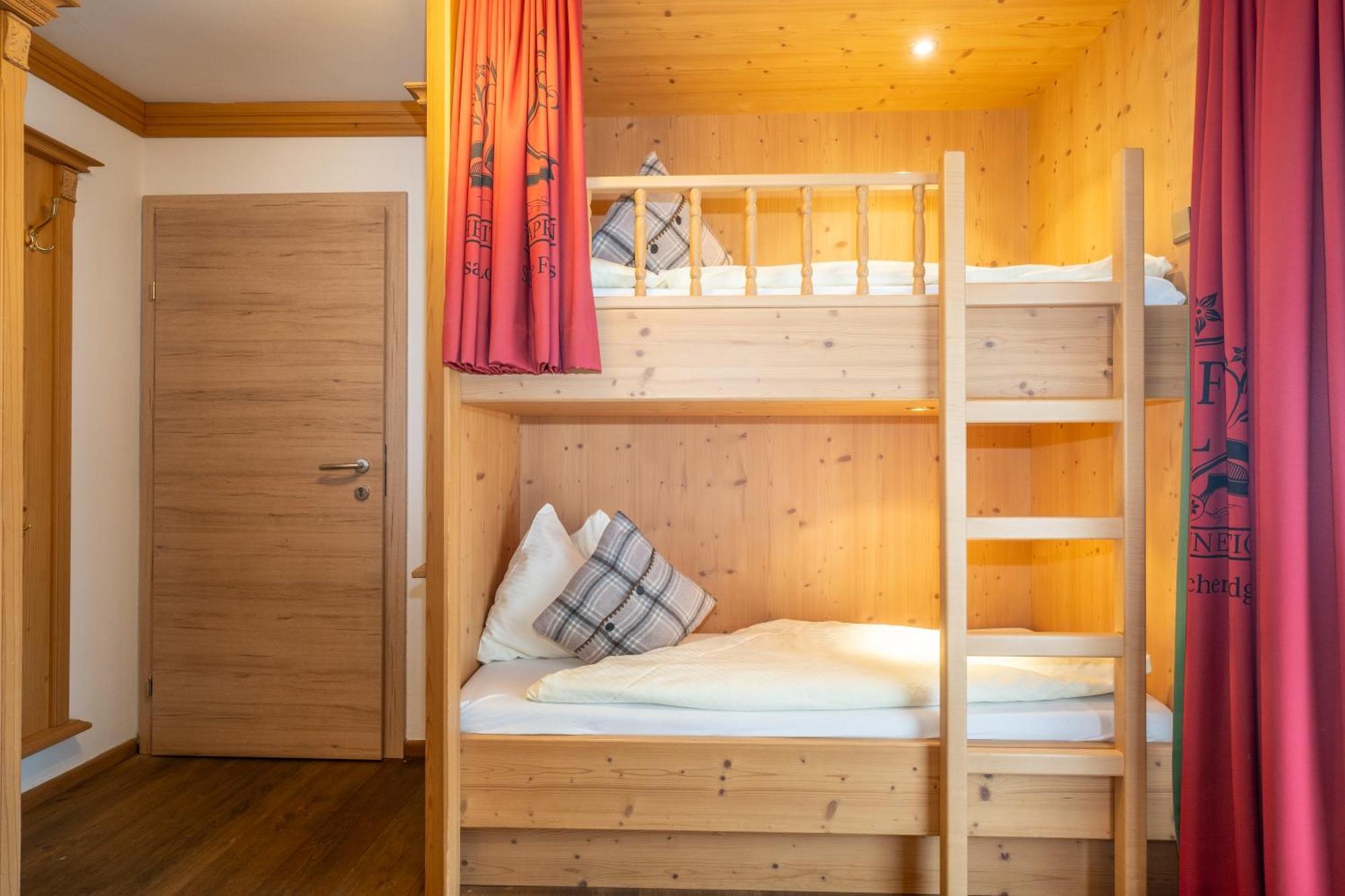 Mara'S Little Boutique Sleepover - Budget Holiday Home Kaprun Buitenkant foto